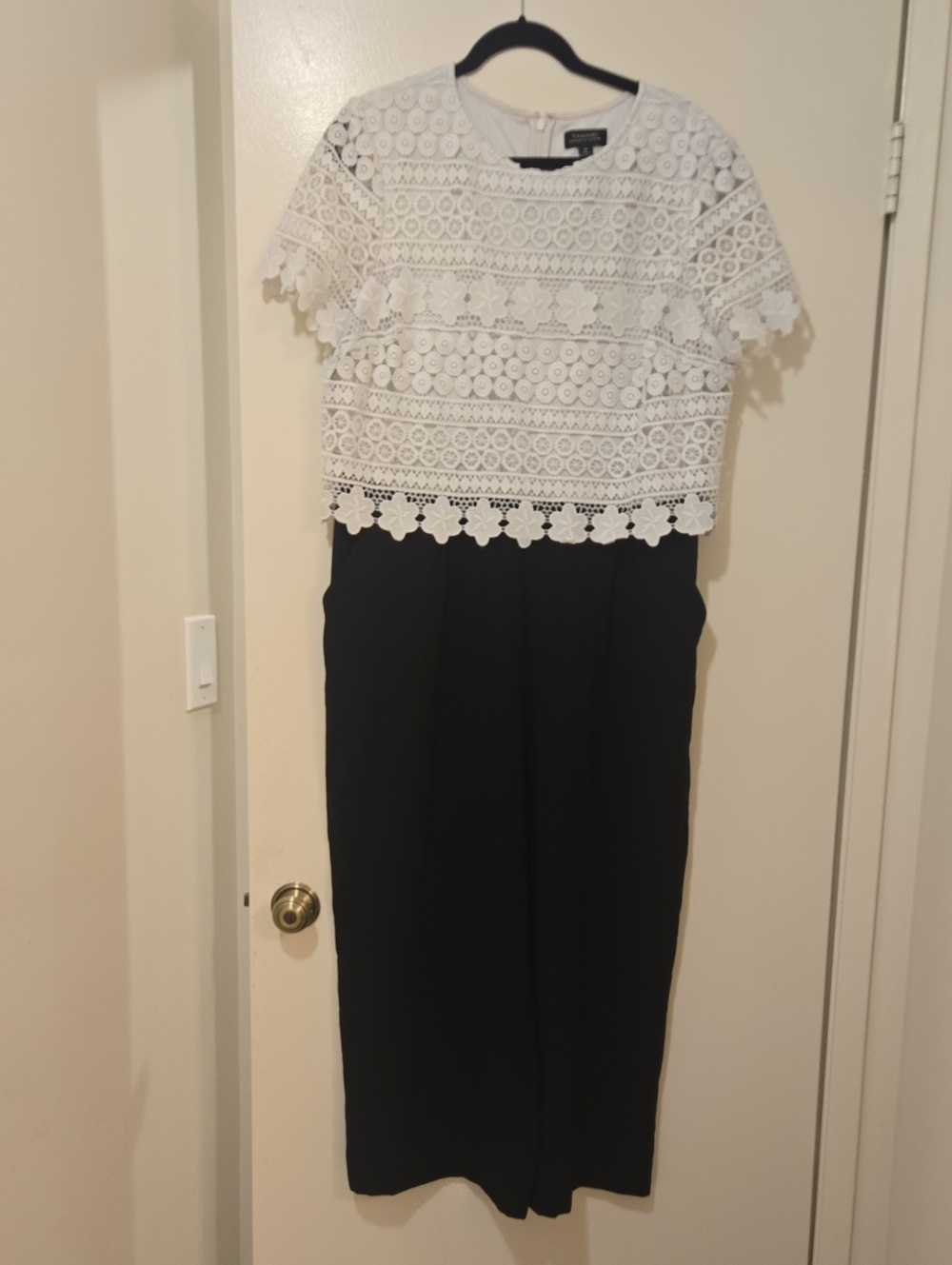 Tahari Jumpsuit with White Lace Top & Pockets Sz 16